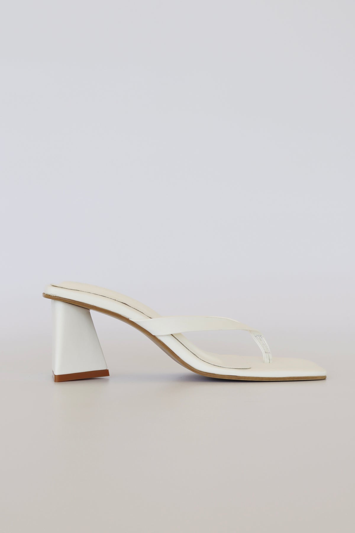 Milli Label Isla Heels in White – MILLI