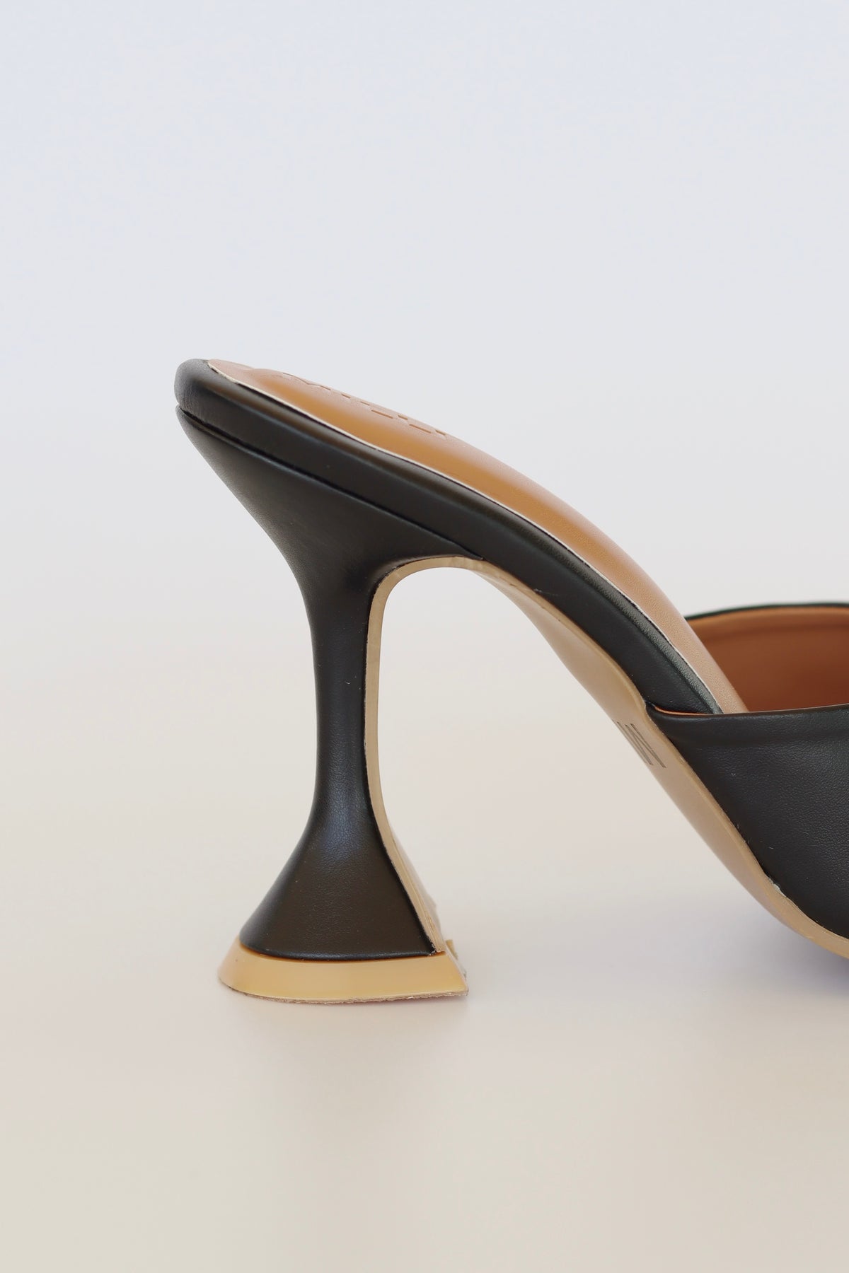 Milli Label Rosa in Black – MILLI LABEL